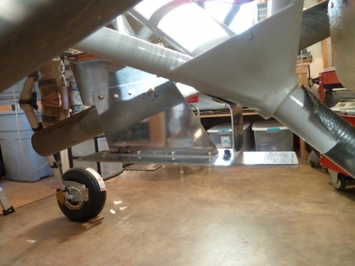 Attaching bracket for lower cowl outlet