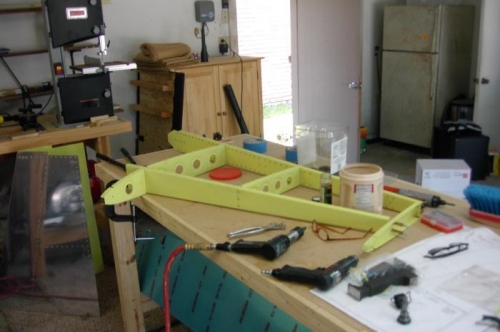 Finished riveting the front spar