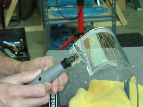 Cutting the plexi lens with dremel and plastics cut off wheel