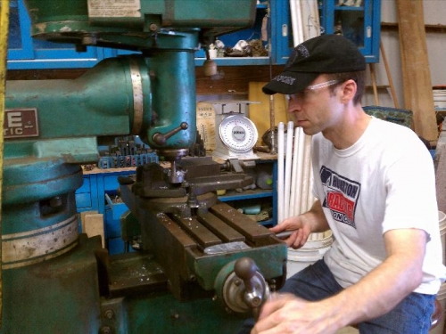 Milling machine to trim counterweights