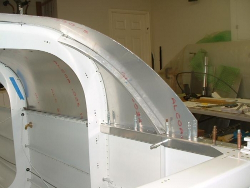 L/h baggage side channel