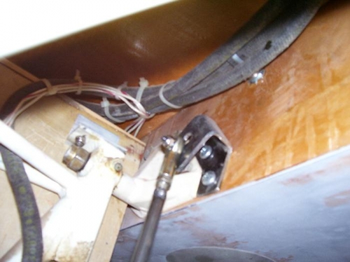 Right Door Actuator  to Spar Mount