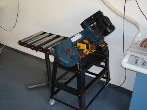 Metal band saw with roller trolley