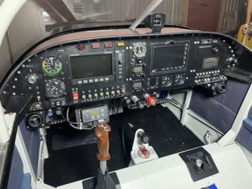 Cockpit mit Klappkonsole