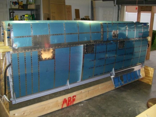 Left wing complete with access covers, pitot and tie down ring.