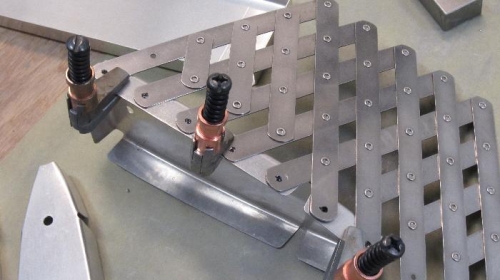 Rivet fan to give even spacing