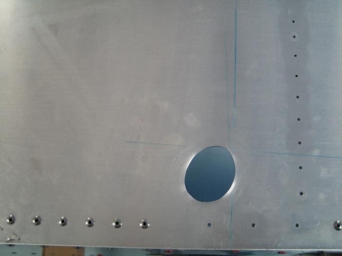 Main gear leg cutout