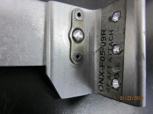 Flap detent bracket with minimal fastener height