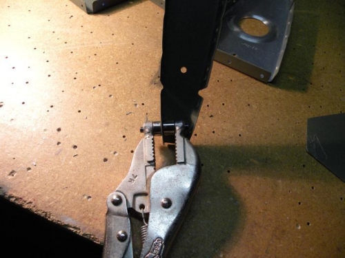 Vice grip dimpler needed for fwd end of tip ribs.