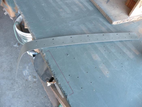 Priming the right wing joint plate