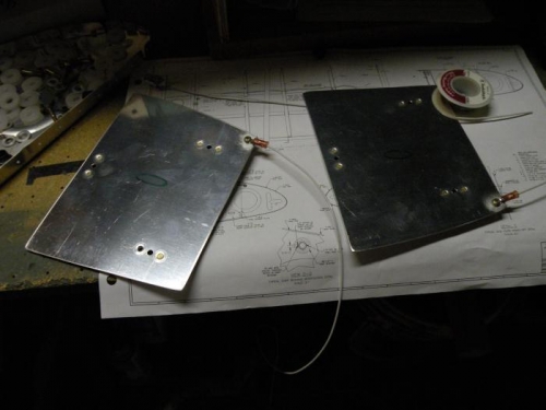 Wires terminated to plates for both outboard tanks.