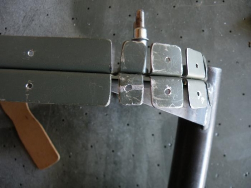 Cracked tab in the forward half of the 712 bulkhead that will need to be replaced