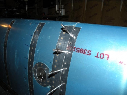 Tank to leading edge joint, right wing, with flash.