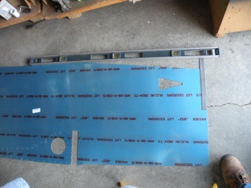 Setup for measuring the amount of downward bend.