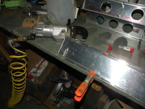 Notice the female die in the squeezer ram, reverse of what many setups require.