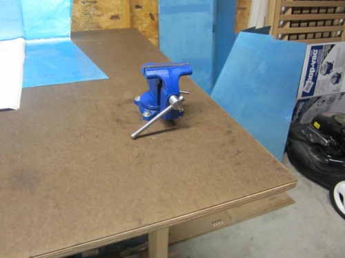 Bench vise