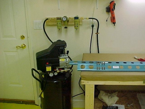 Compresser set up w/regulator, filter and oiler