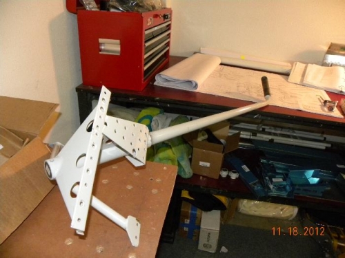 Gear leg stabbed into mount