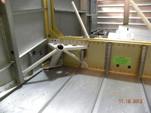 Gear leg mount fastened into fuselage