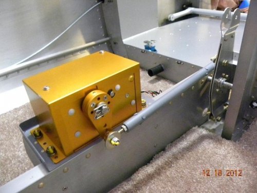 Servo arm and pushrod installed.