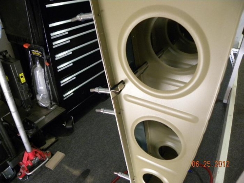 Inboard J stringer flush with edge of rib and skin