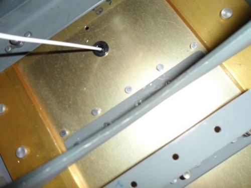 Stal Warner COM wire routed through bushing in main spar