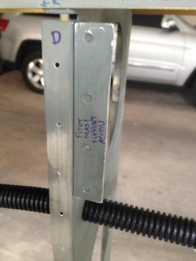 Pitot assembly support angle