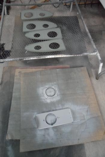 Priming/painting reflector mount and retainer ring