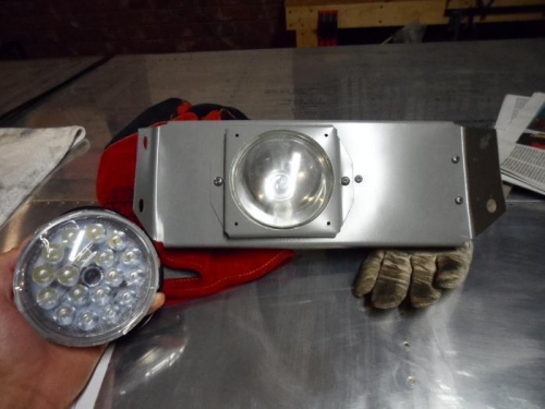 LED lamp (left) vs HID lamp (right)