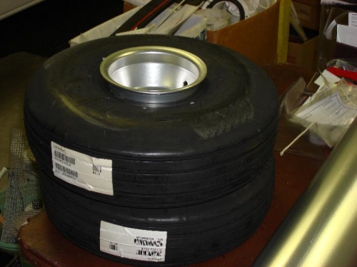 Main Tires and Wheel