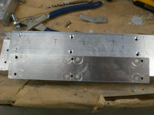 Nutplate retaining plate