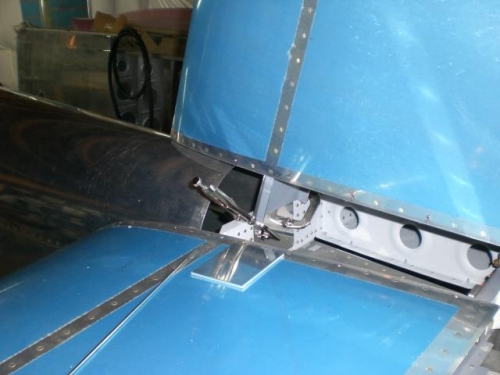 Fwd spar lightly clamped