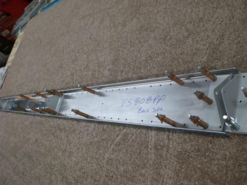 Rear spar with hinges