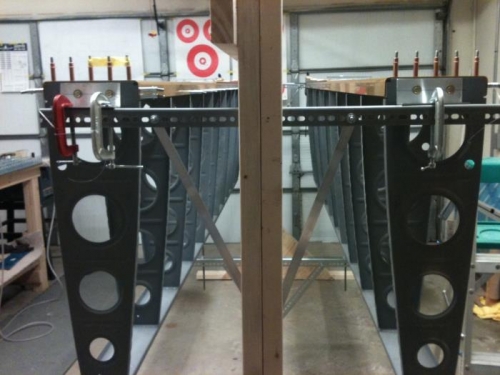 Wing jig with stationary arms