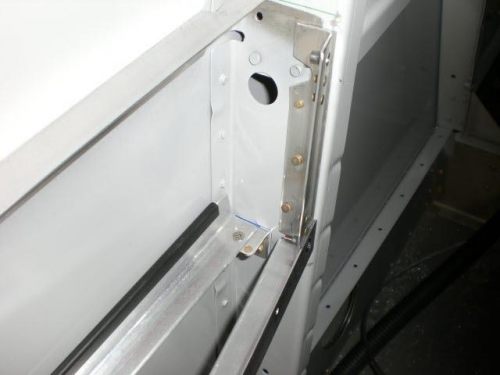 Both rear angle support brackets riveted