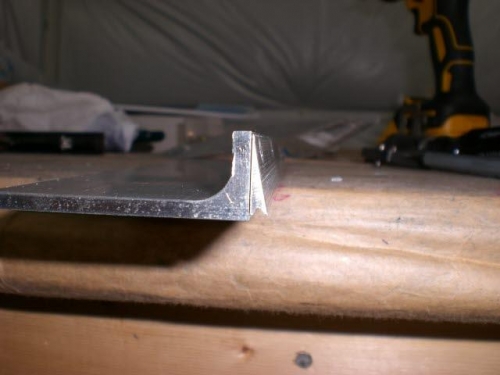 Side mount with trailing edge wedge