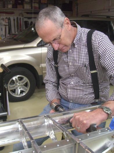 Riveting Aileron Hanger