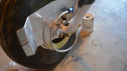 This piece is bolted to the gear