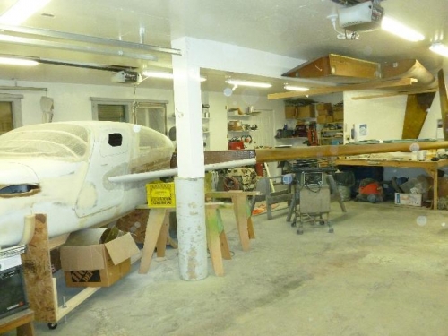 Pilot side lower strake