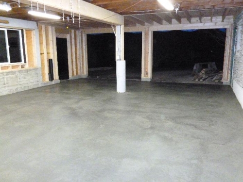 Nice a concrete floor
