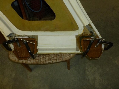 Hinge piont Pilot side