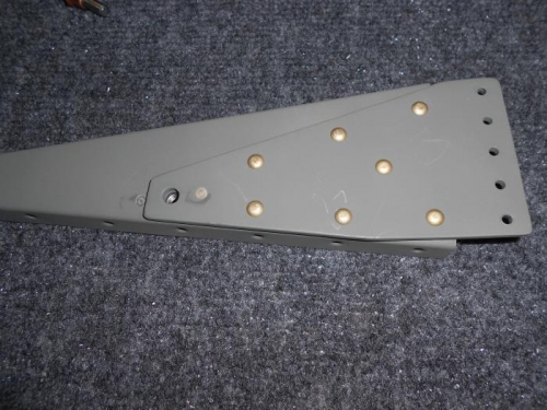 Used air squeezer to set the 470 rivets on the flap bracket/rib
