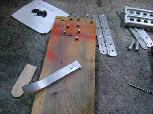 Tool to shorten rivets
