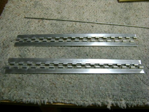 Hinges cut to length