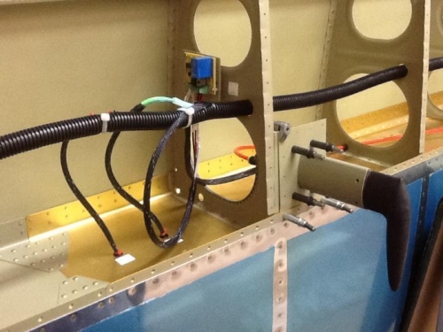 Pitot tube mounted with controller