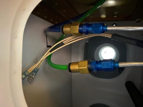 Pitot connection in wing