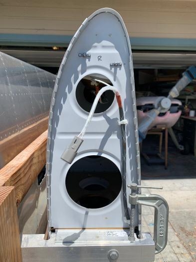 Wingtip lighting wiring