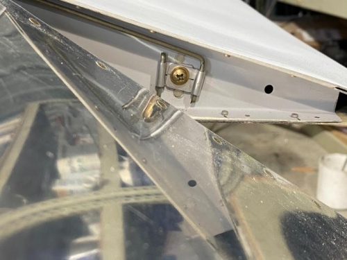 Keepers for tip hinges