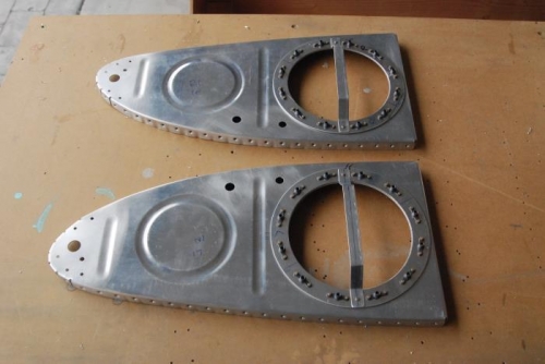 Tank root ribs with anti-hangup bars installed