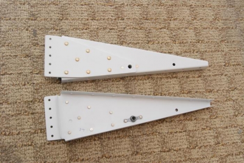 Flap root rib with stiffener and platenut